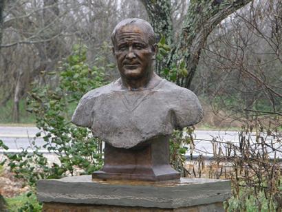 Knute Rockne Bust in Rockne, TX