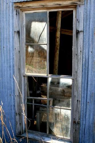 Zorn Texas window of fallen building