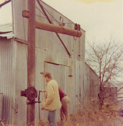 Hext TX - Grandad's Tin Shop